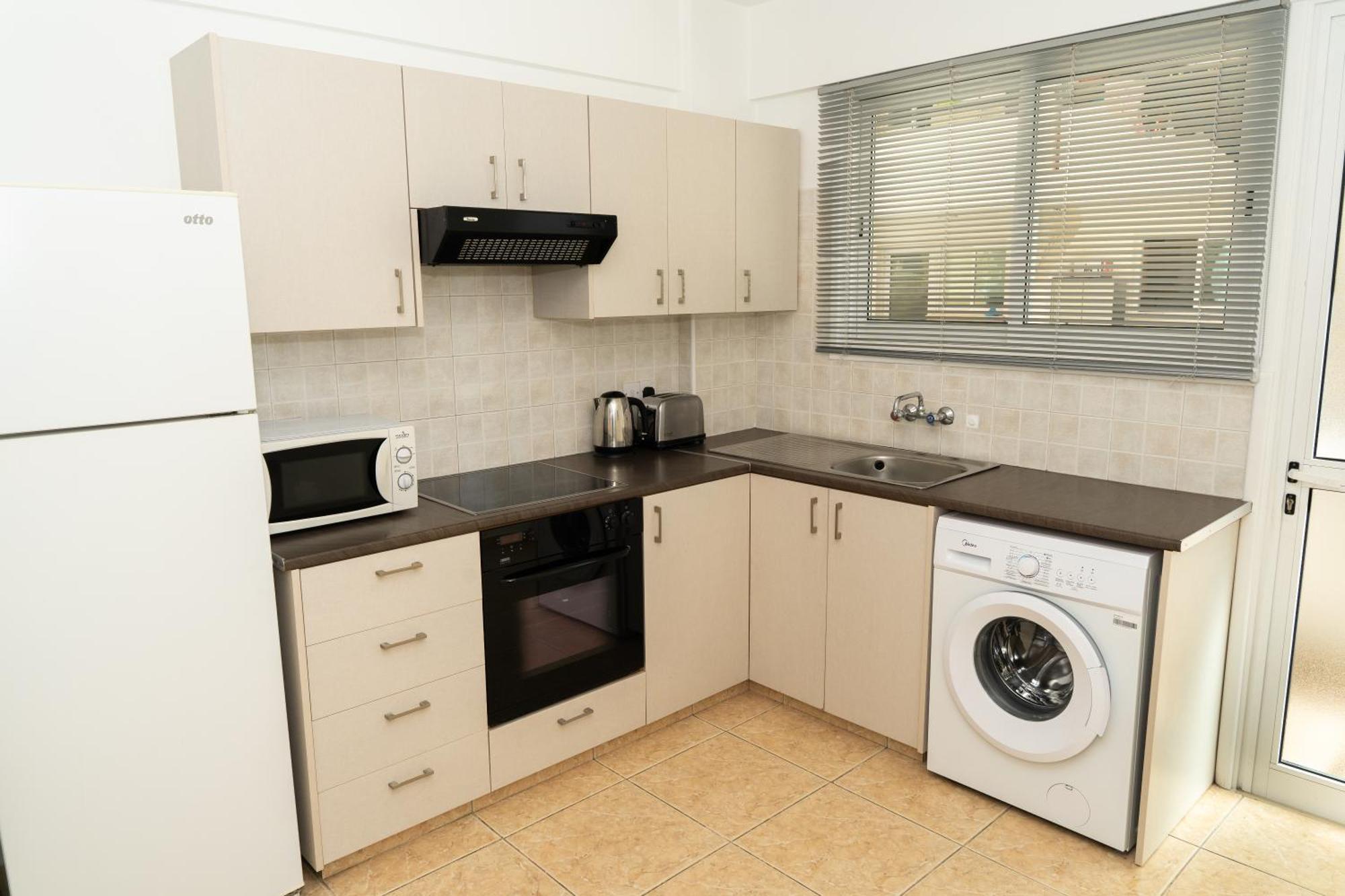 Olivia Mackenzie 2 Bedroom Flat With Pool